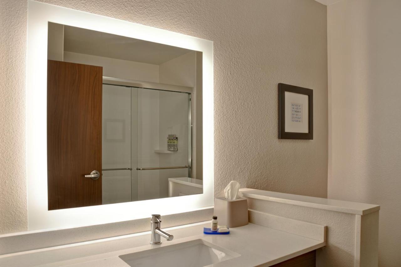 Holiday Inn Express & Suites - Ottawa By Ihg Bagian luar foto